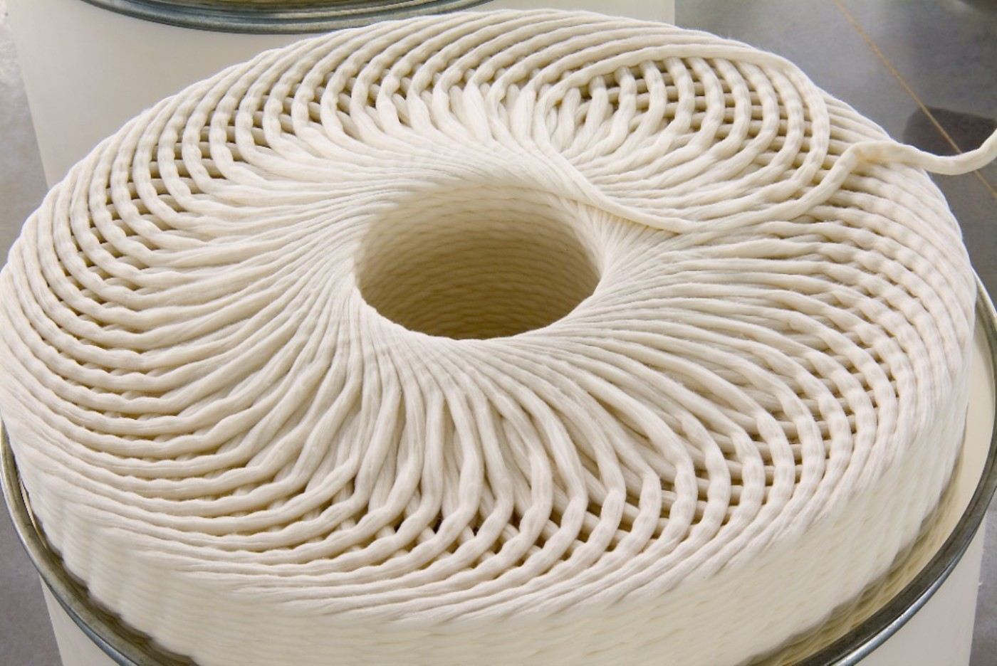 Drawn cotton sliver coiled in a can